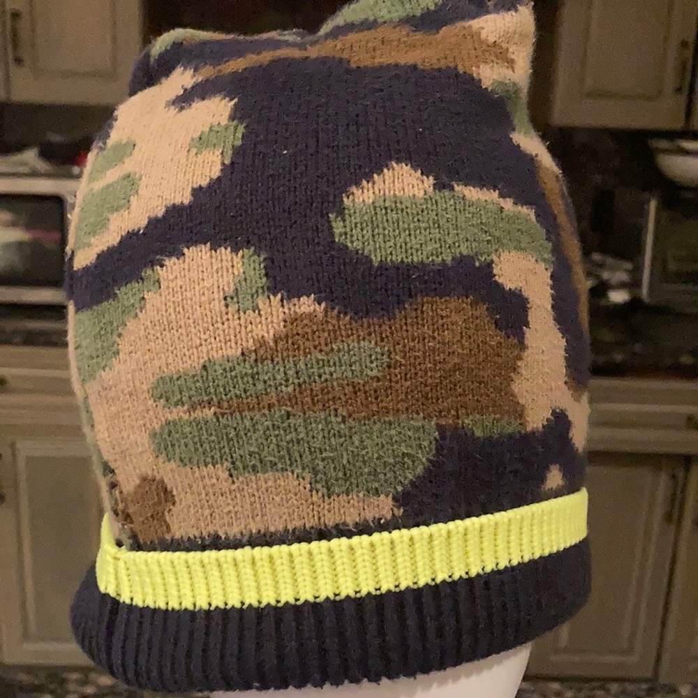CREWCUTS BOYS CAMO & NEON KNIT BEANIE HAT SIZE S/M